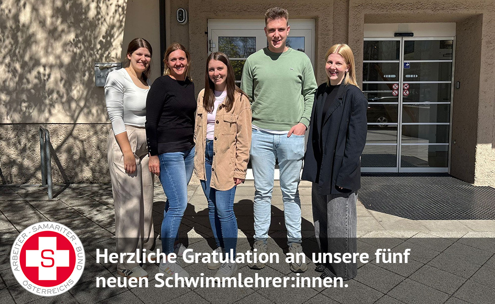 Herzliche Gratulation an unsere fünf neue Schwimmlehrer:innen (Gruppenfoto)